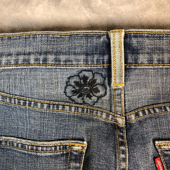 Levi's Women's Mini Denim Skirt with Dark Bule Flower Accent Size 8 - Picture 7 of 10